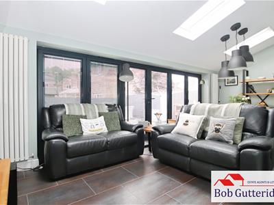 FAMILY ROOM / DINING ROOM